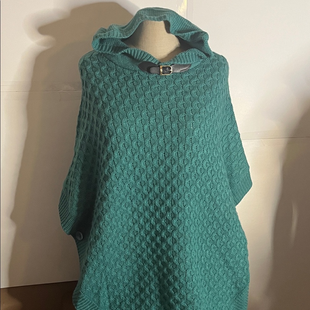 😄Knit poncho cape Osfm arm holes green soft hooded